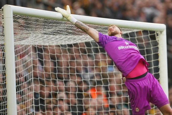 海龟网 TA：布伦特福德拒绝了药厂对弗莱肯900万欧报价，但谈判仍在继续