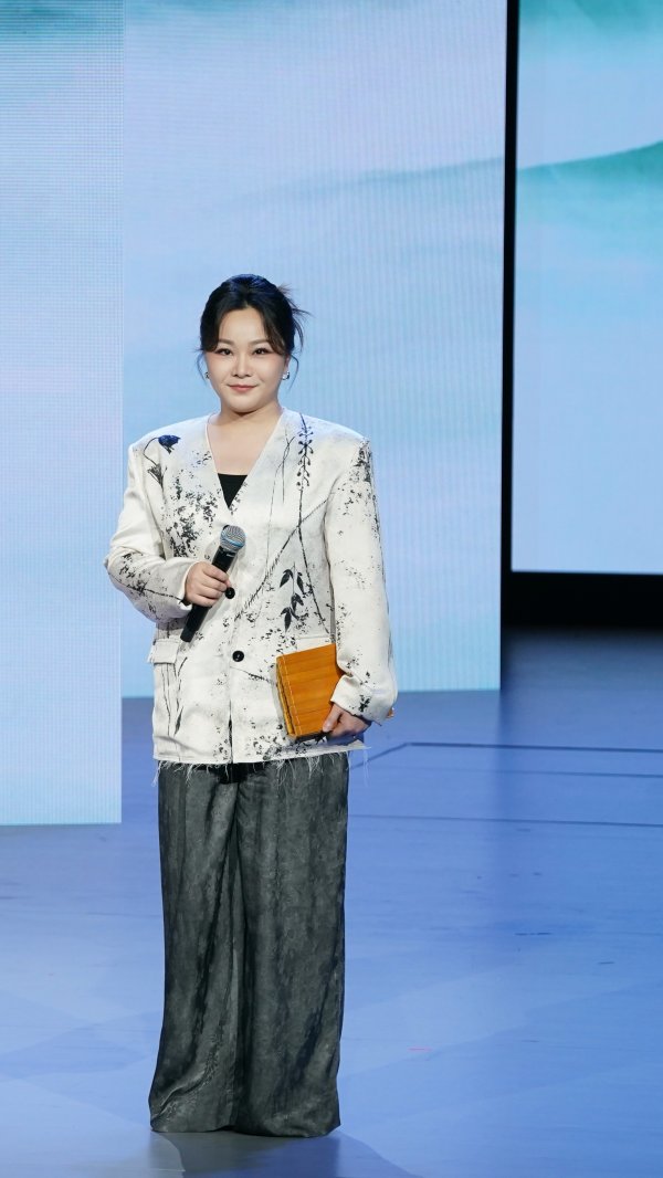 优配物料 吕艳婷：以声音传递力量，女性就像筋骨折不断的藤蔓丨2025封格女性